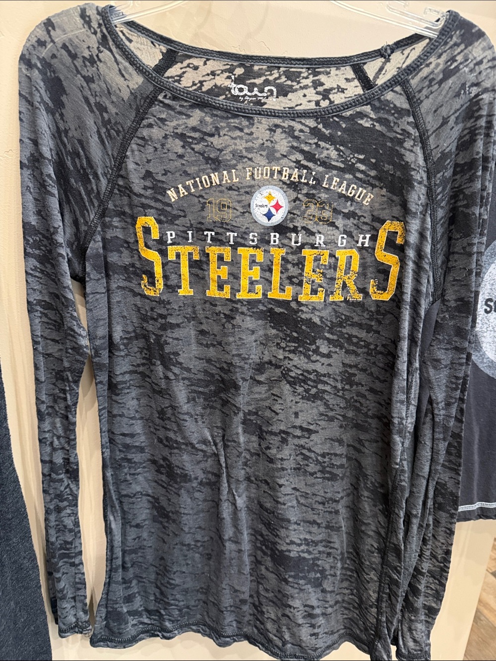 Pittsburgh Steelers Women’s ' Black & Gray Long-Sleeve Top